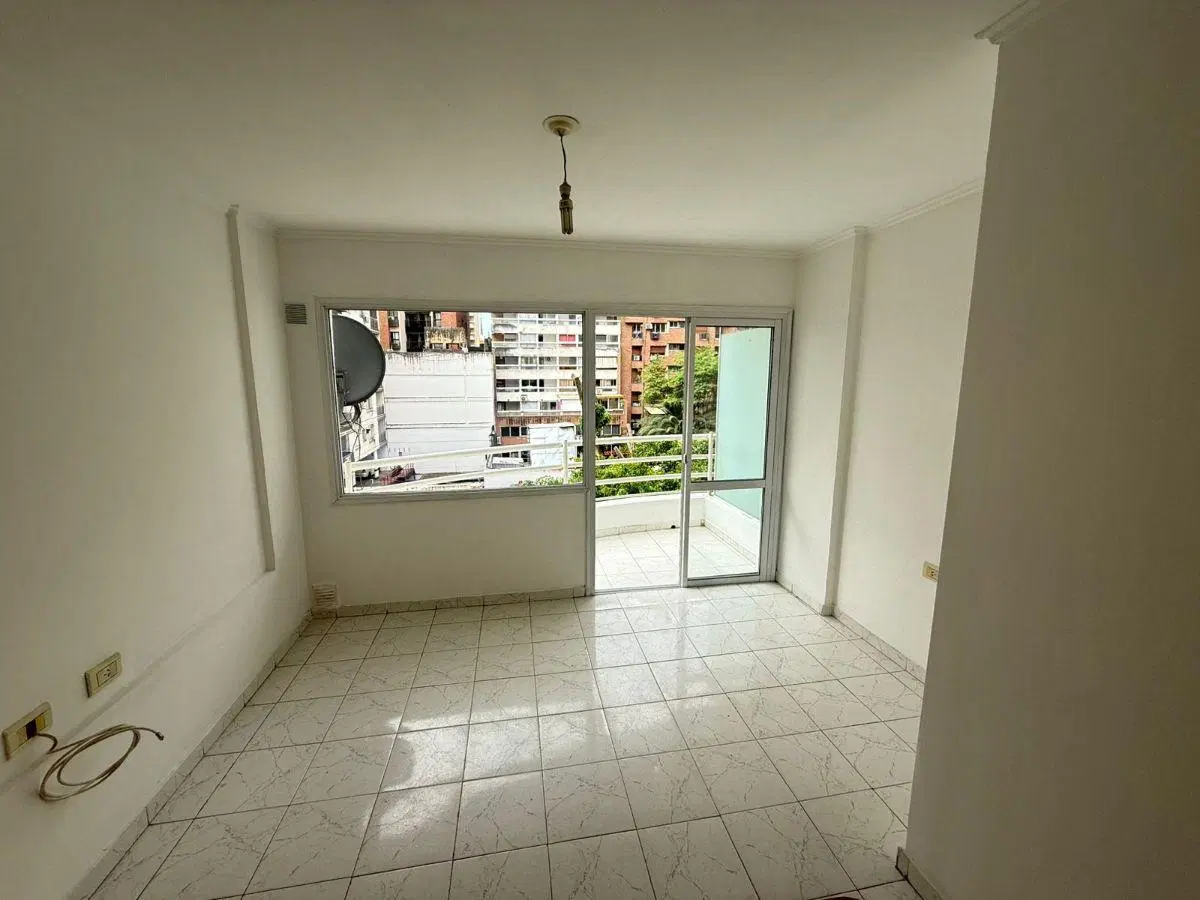 ALQUILO DEPARTAMENTO DE UN DORMITORIO, EN CRISOL 141- PISO 2 2
