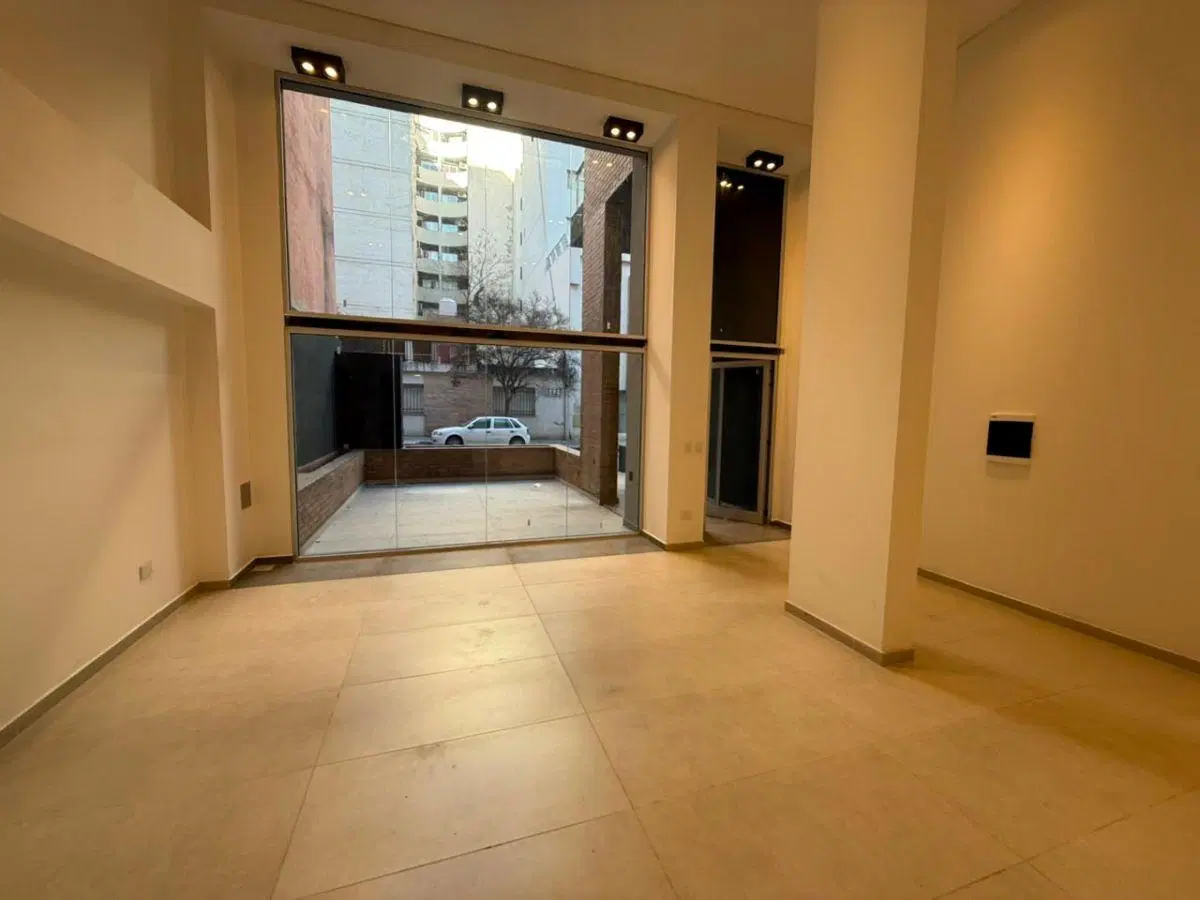 EN VENTA LOCAL COMERCIAL A ESTRENAR 8