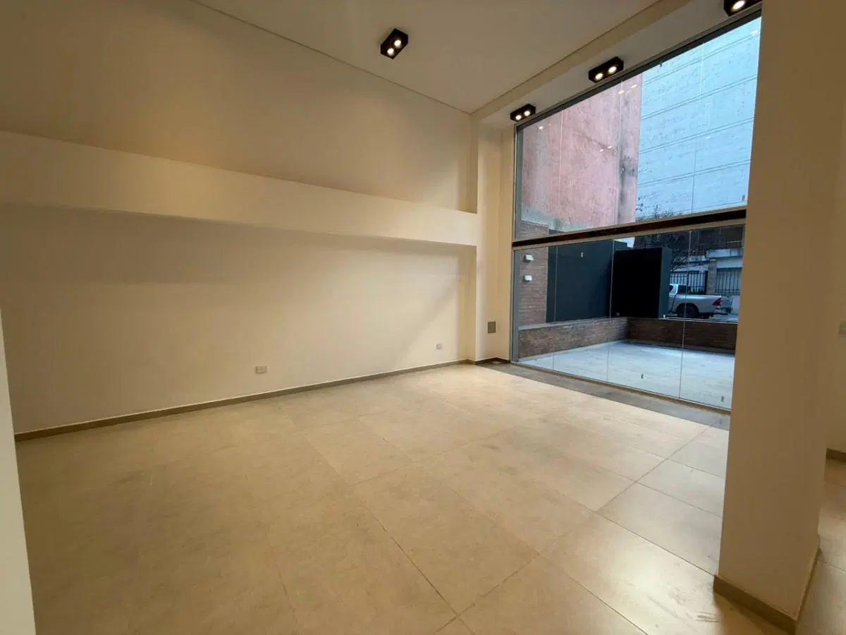 EN VENTA LOCAL COMERCIAL A ESTRENAR 3