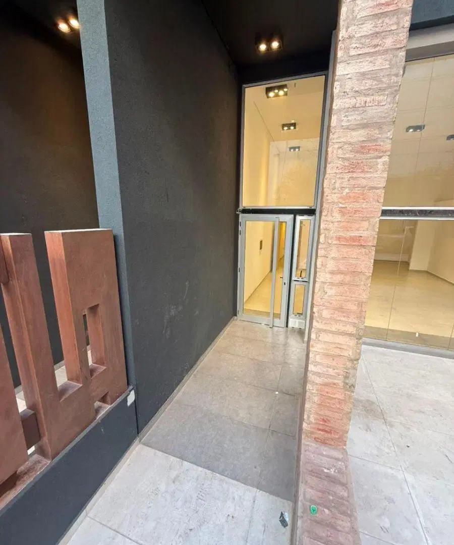 EN VENTA LOCAL COMERCIAL A ESTRENAR 2