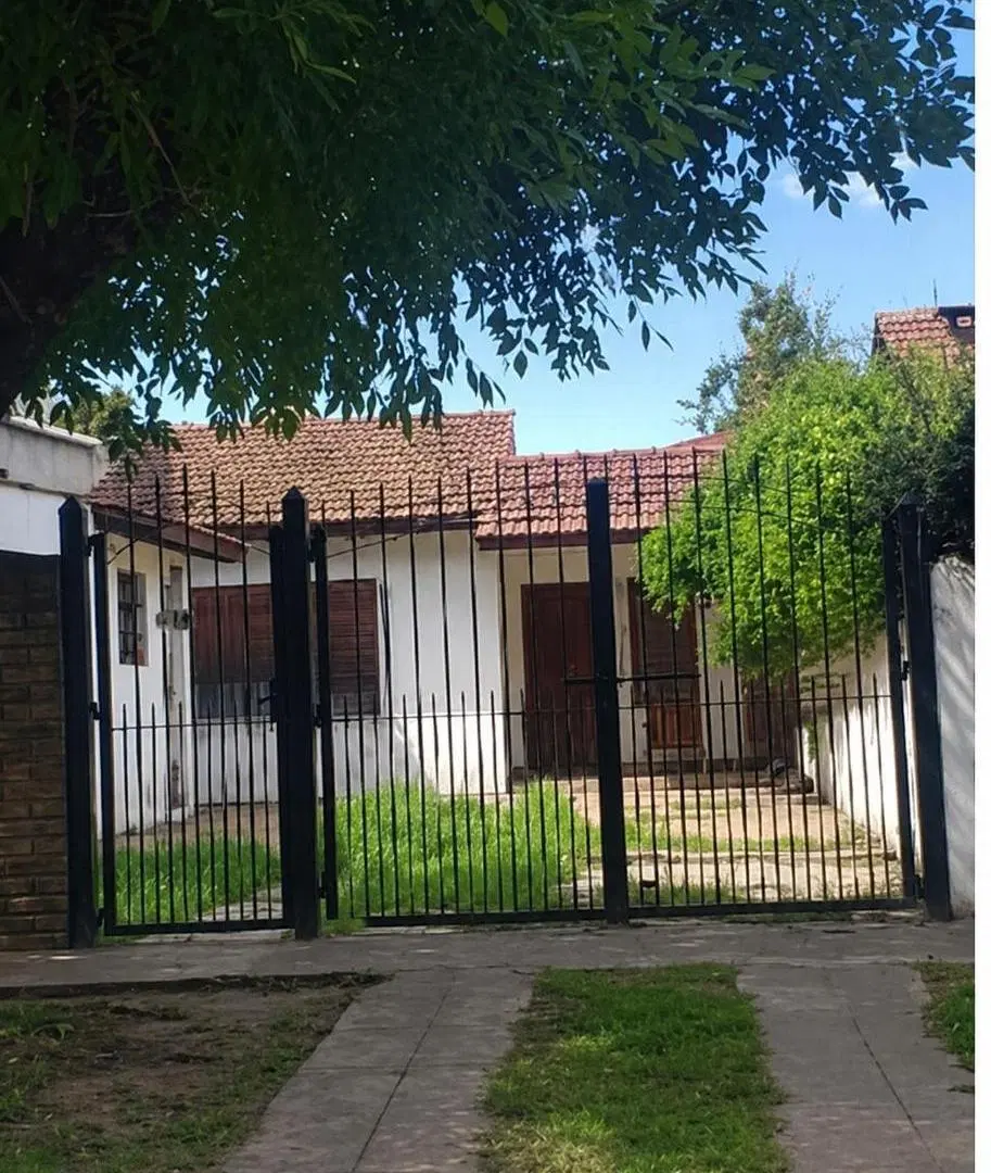 Terreno en Longchamps, Lote propio con potencial y cochera para 3 autos. 2