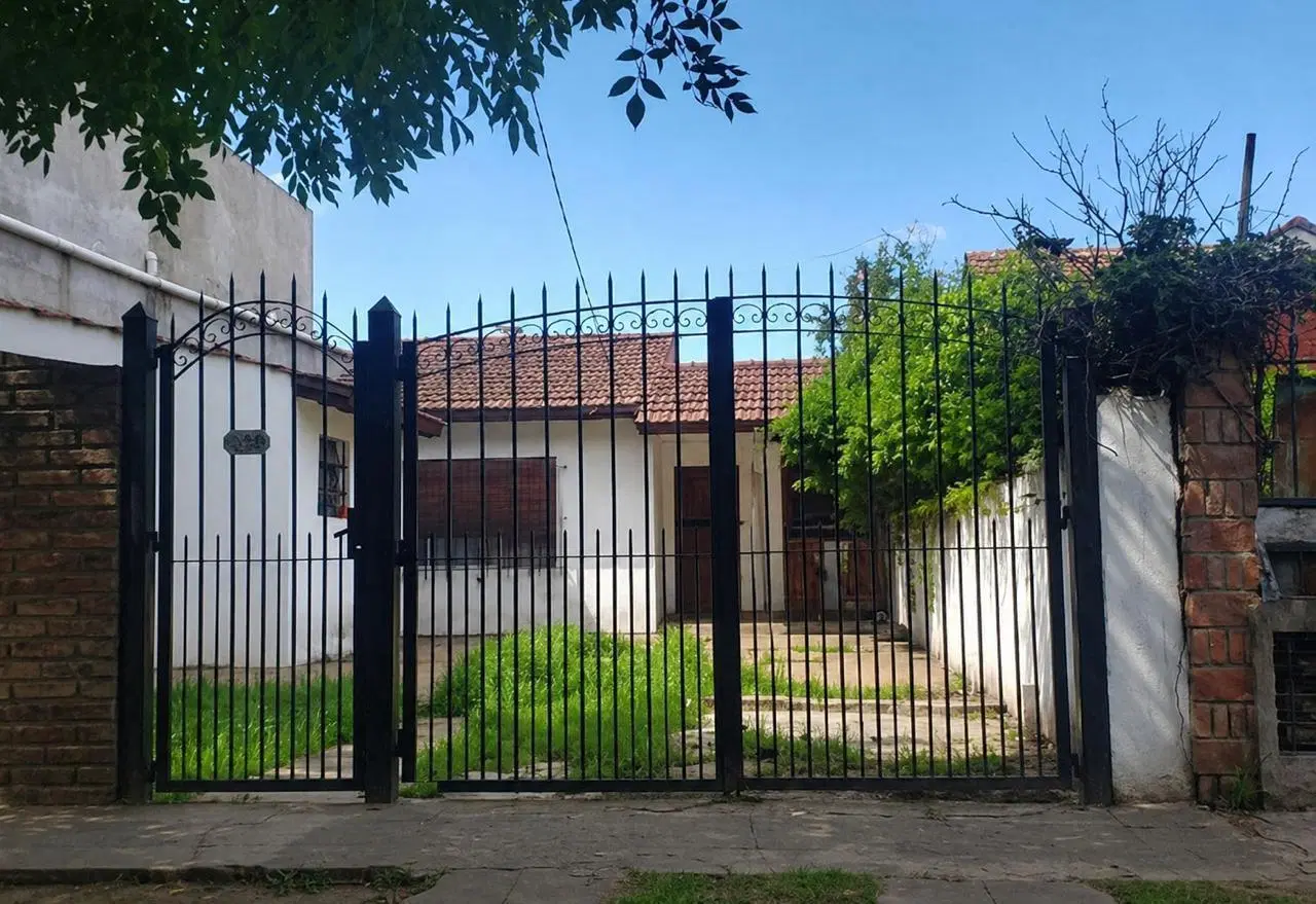 Terreno en Longchamps, Lote propio con potencial y cochera para 3 autos. 1