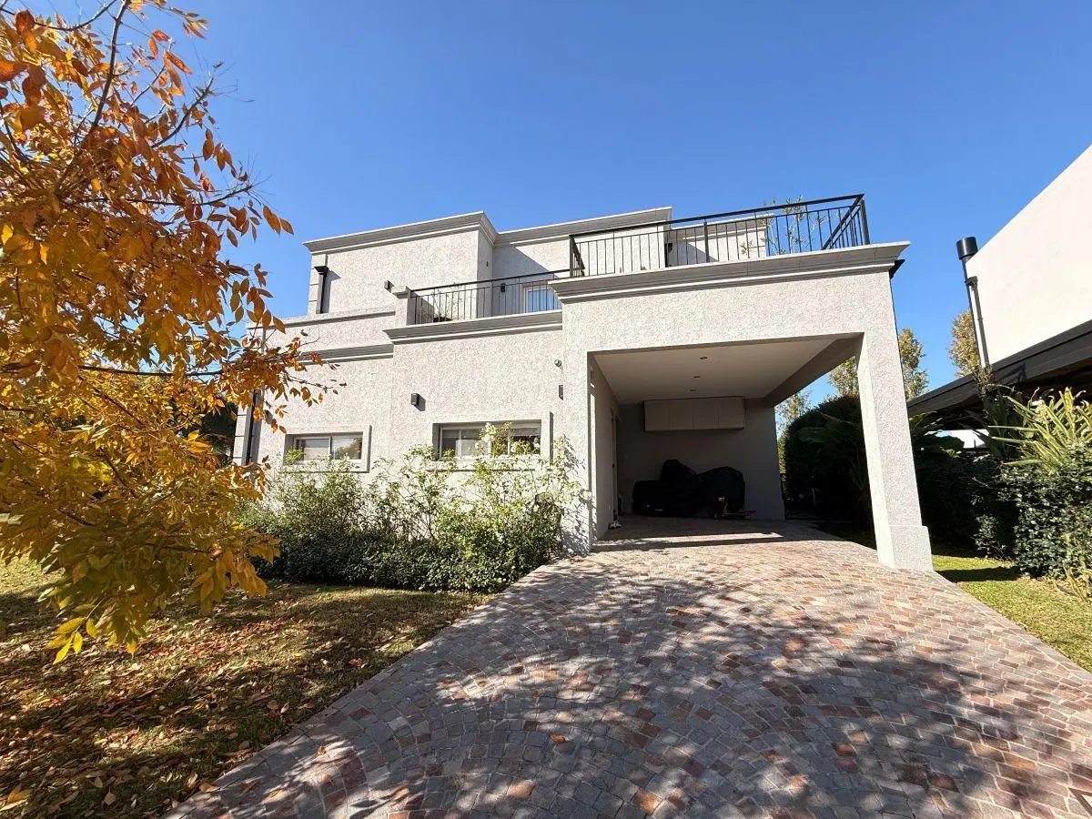 Casa en Venta 7 Ambientes en Pilar del Este 2