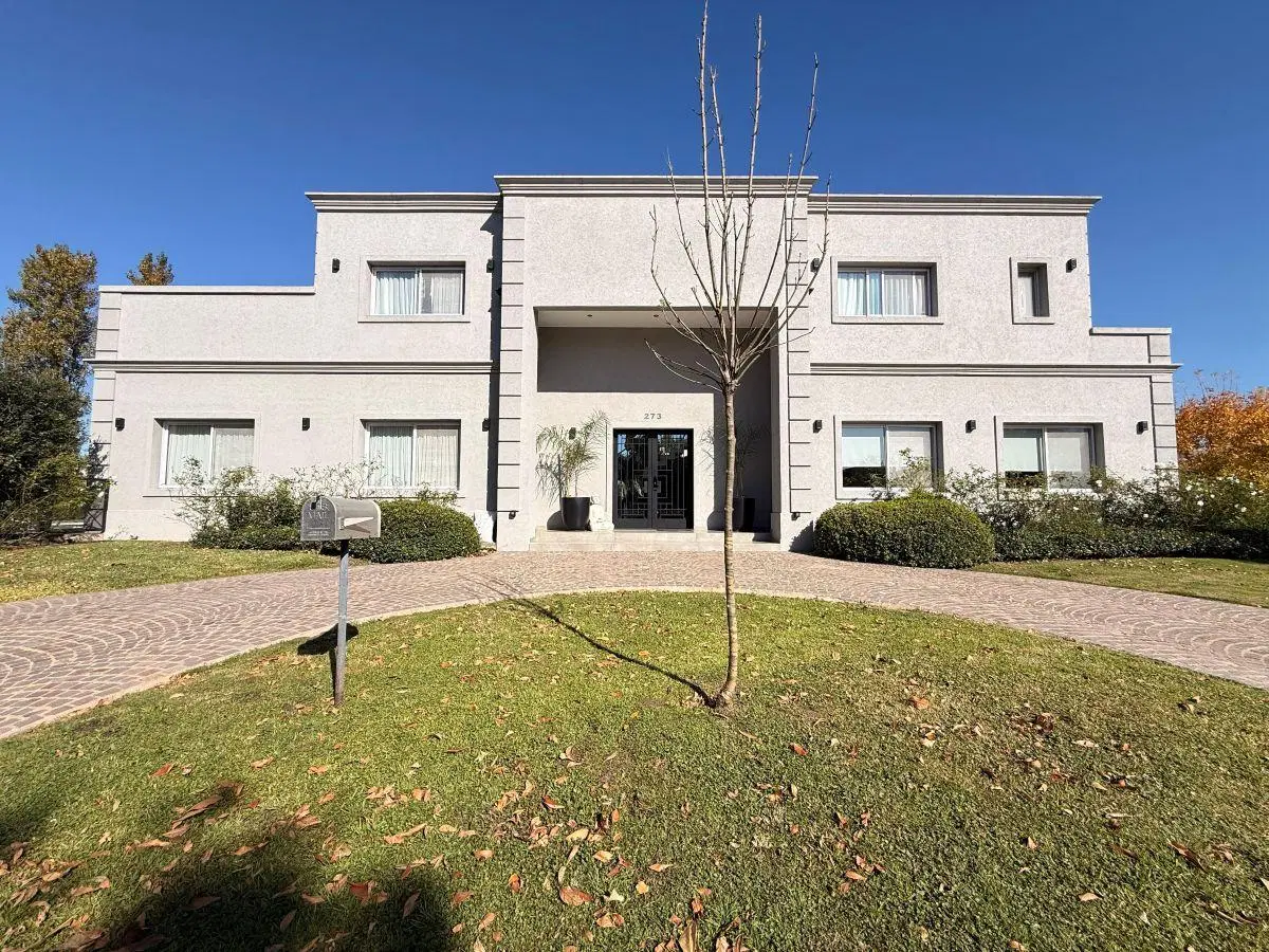 Casa en Venta 7 Ambientes en Pilar del Este 4