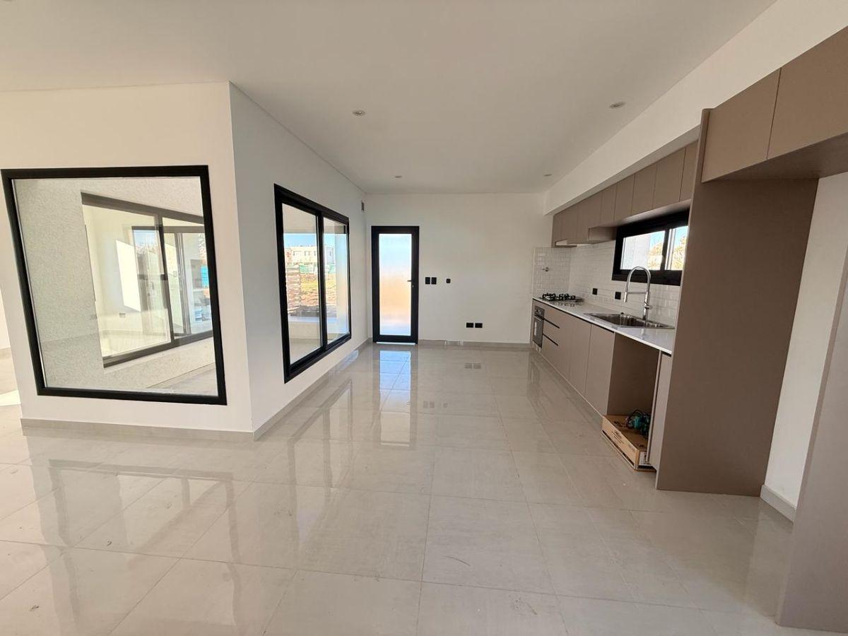 Foto de Casa en Venta en Pilar del Este, imagen 1