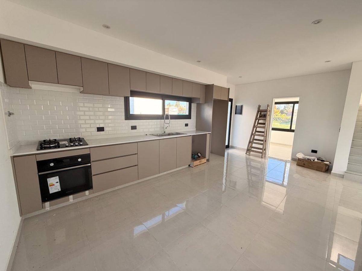Foto de Casa en Venta en Pilar del Este, imagen 2