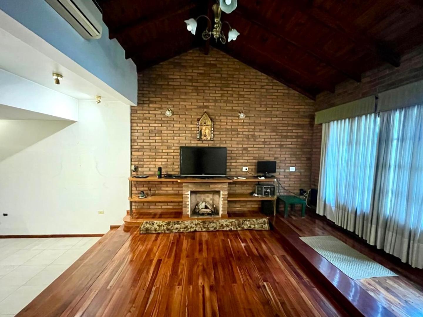 Foto de Chalet de categoria con diseño clasico, imagen 2
