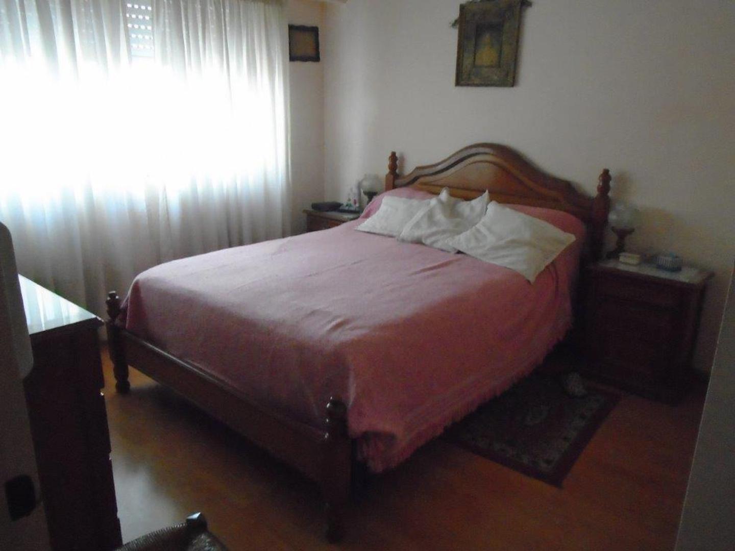 Foto de Amplio depto de 3 ambientes con cochera, imagen 3
