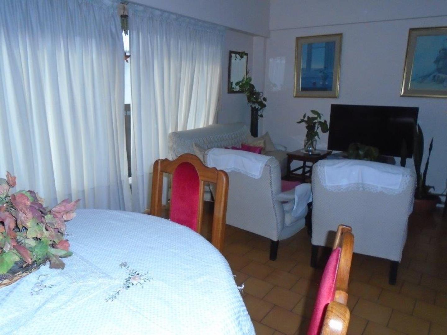 Foto de Amplio depto de 3 ambientes con cochera, imagen 4