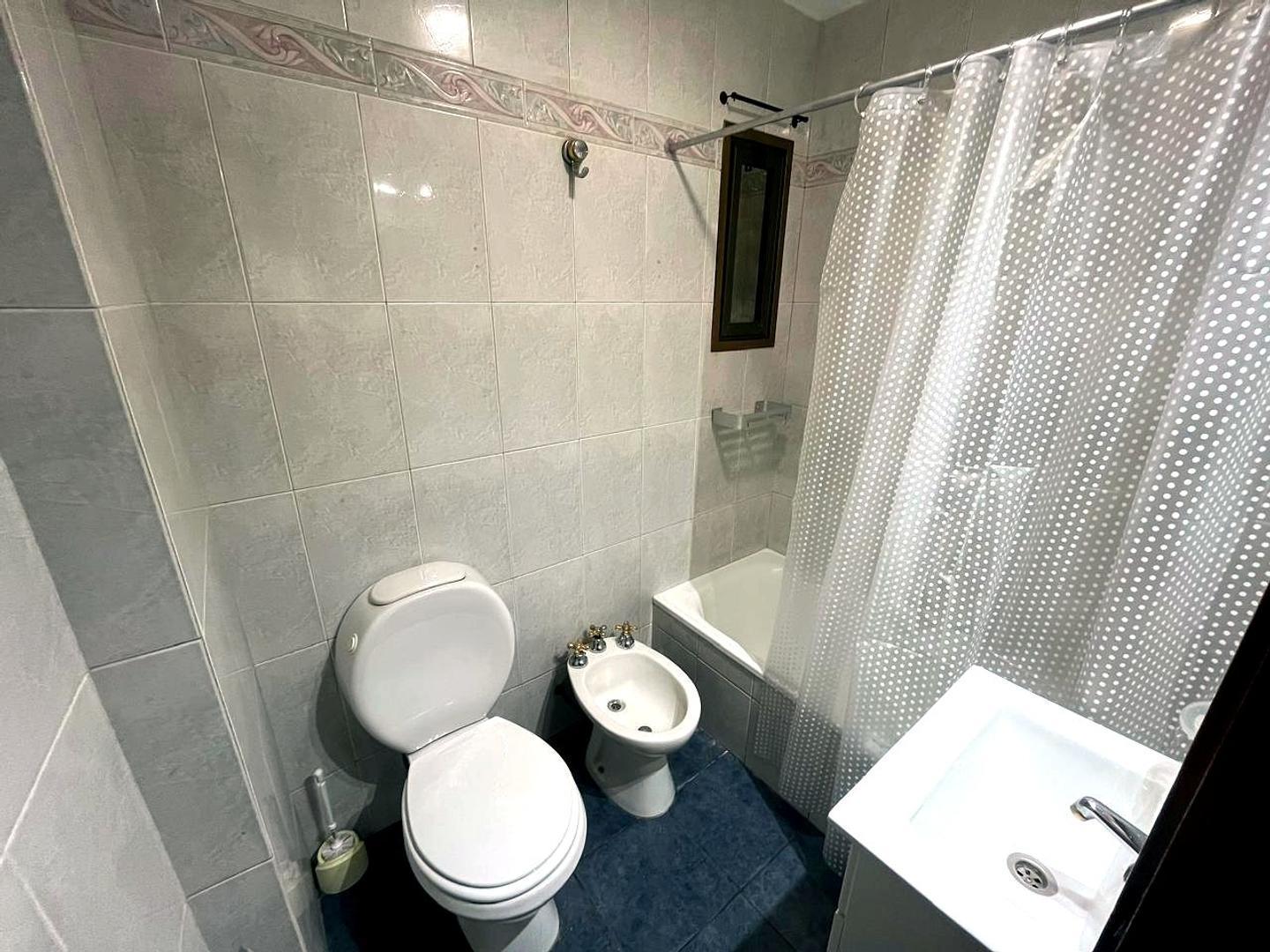 Foto de Departamento de tres ambientes con cochera, centro de Moron, imagen 5