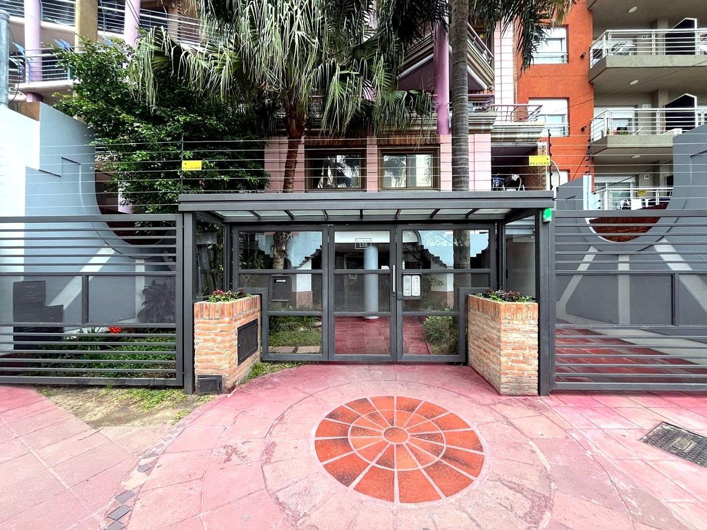 Foto de Departamento de tres ambientes con cochera, centro de Moron, imagen 1