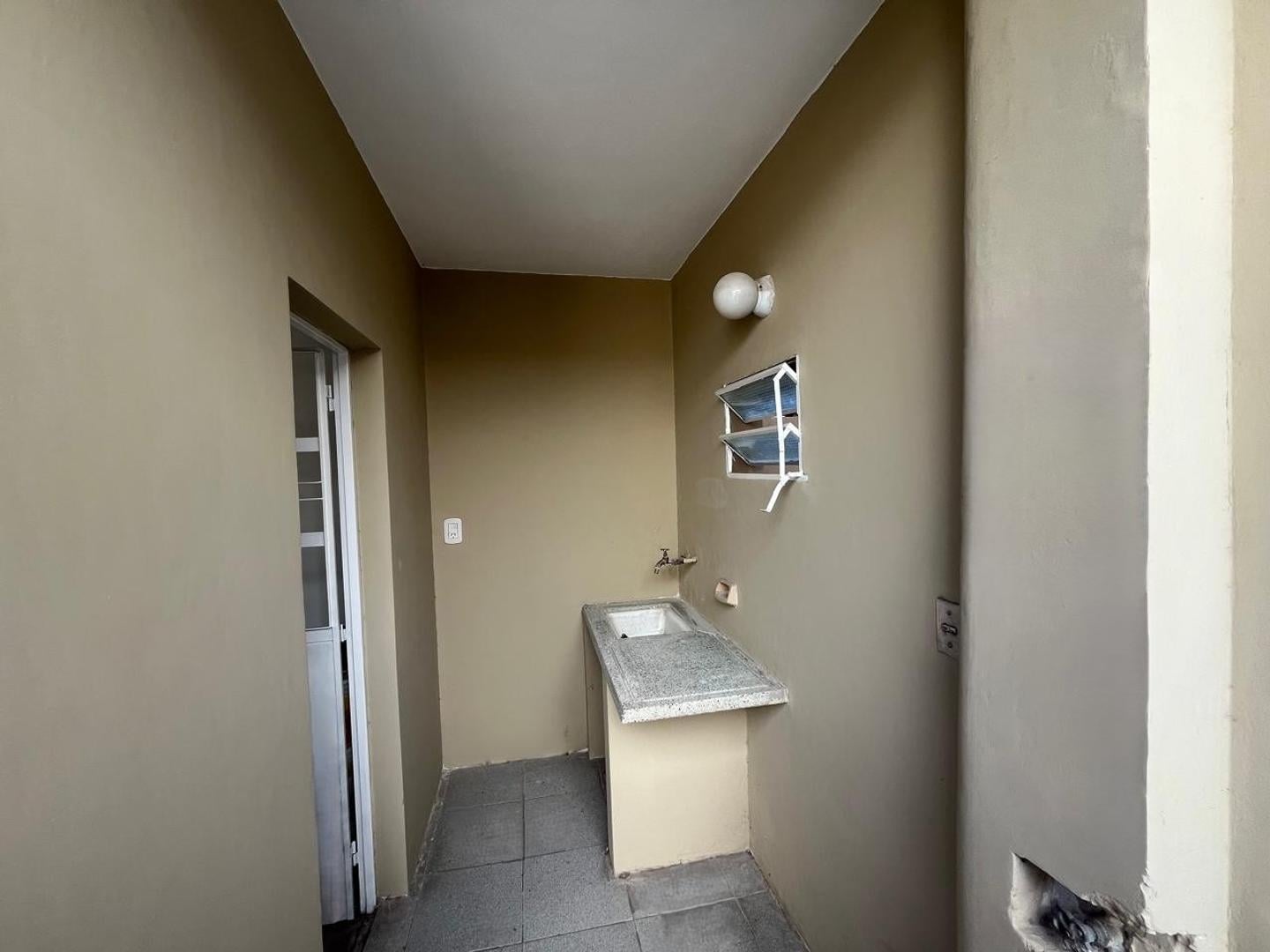 Foto de PH, en planta baja, 3 ambientes, patio y garage., imagen 2