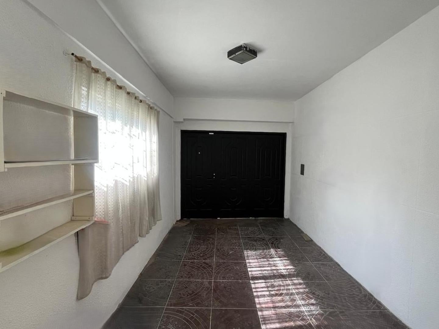 Foto de PH, en planta baja, 3 ambientes, patio y garage., imagen 3