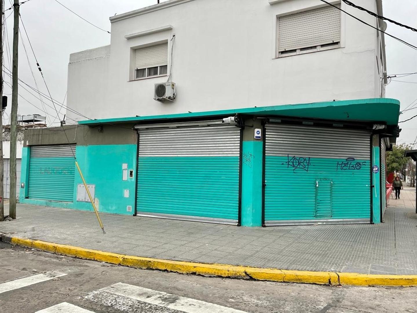 Foto de Amplio local en esquina, imagen 3