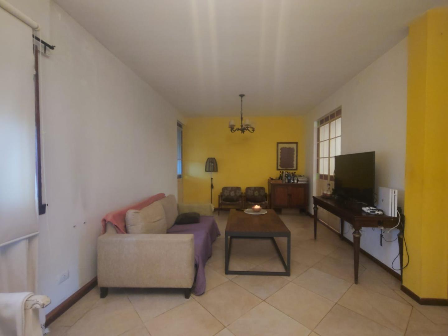 Foto de Casa en dos plantas, con jardín y pileta., imagen 5