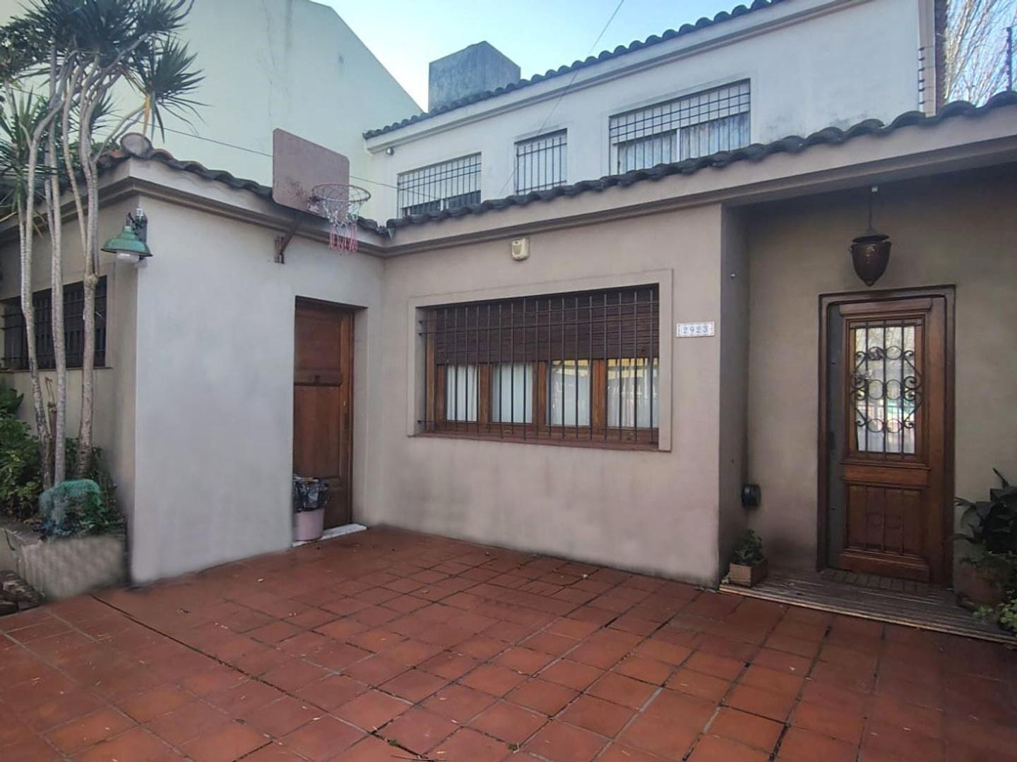 Foto de Casa en dos plantas, con jardín y pileta., imagen 1