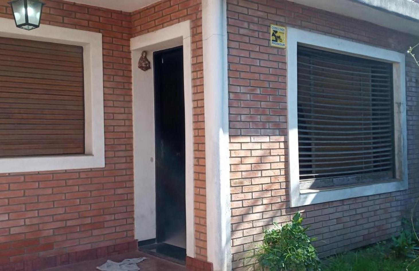 Foto de Casa a la venta a reciclar, a metros del Acceso Oeste, imagen 1