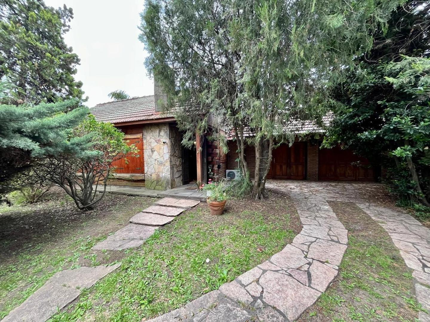 Foto de Chalet tipo "cabaña" sobre lote de 1.100 m2, imagen 2
