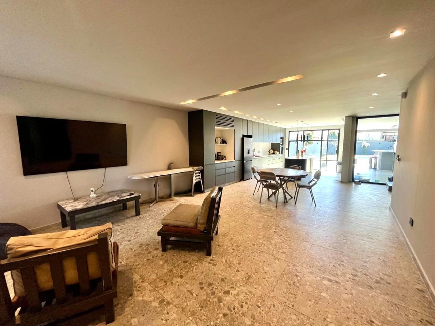 Foto de Excelente casa Minimalista en Parque Ayerza, imagen 3