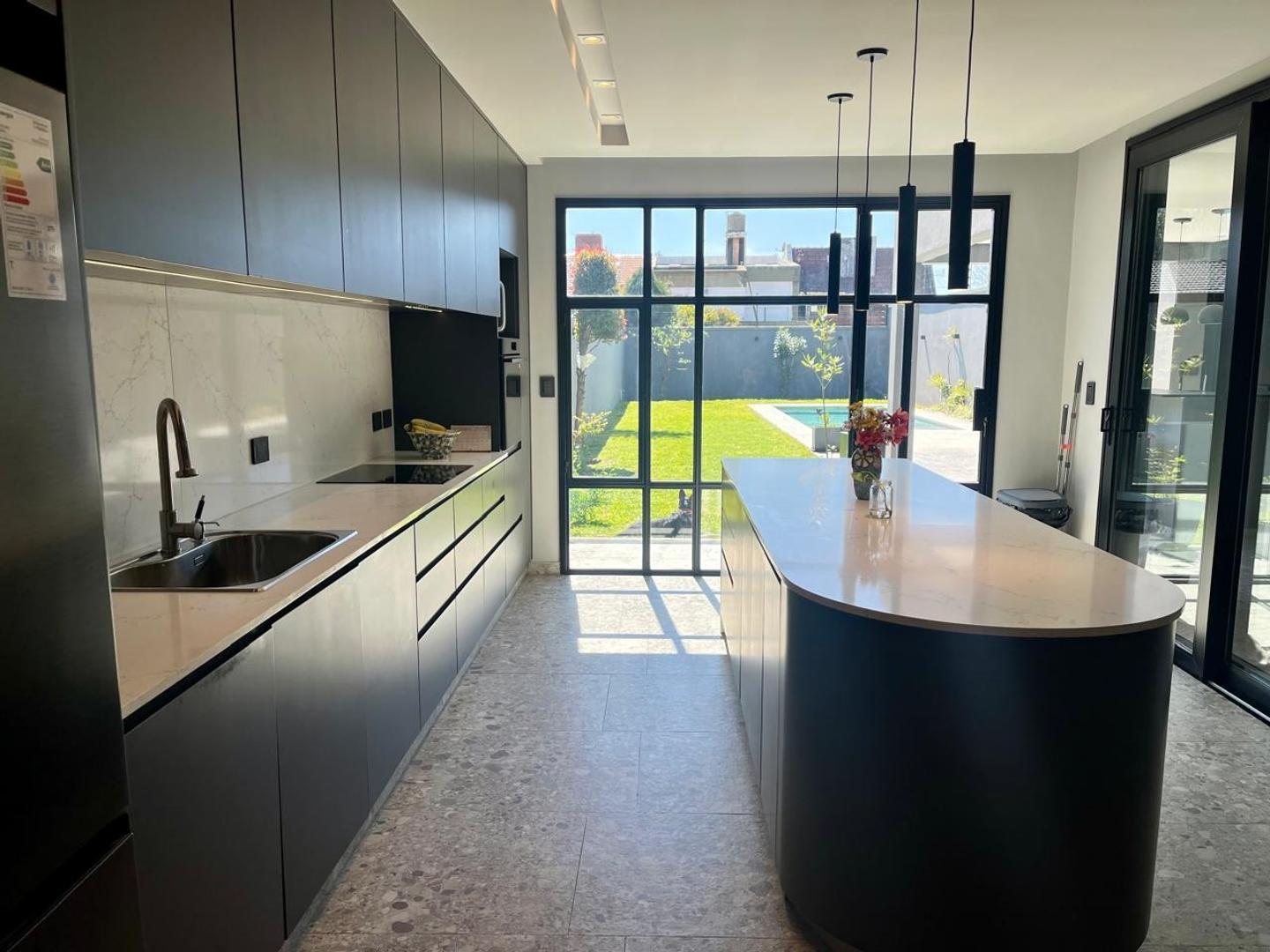 Foto de Excelente casa Minimalista en Parque Ayerza, imagen 5
