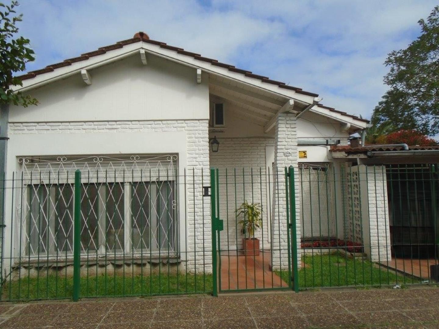 Foto de Chalet tradicional ubicado en Castelar Norte, imagen 2