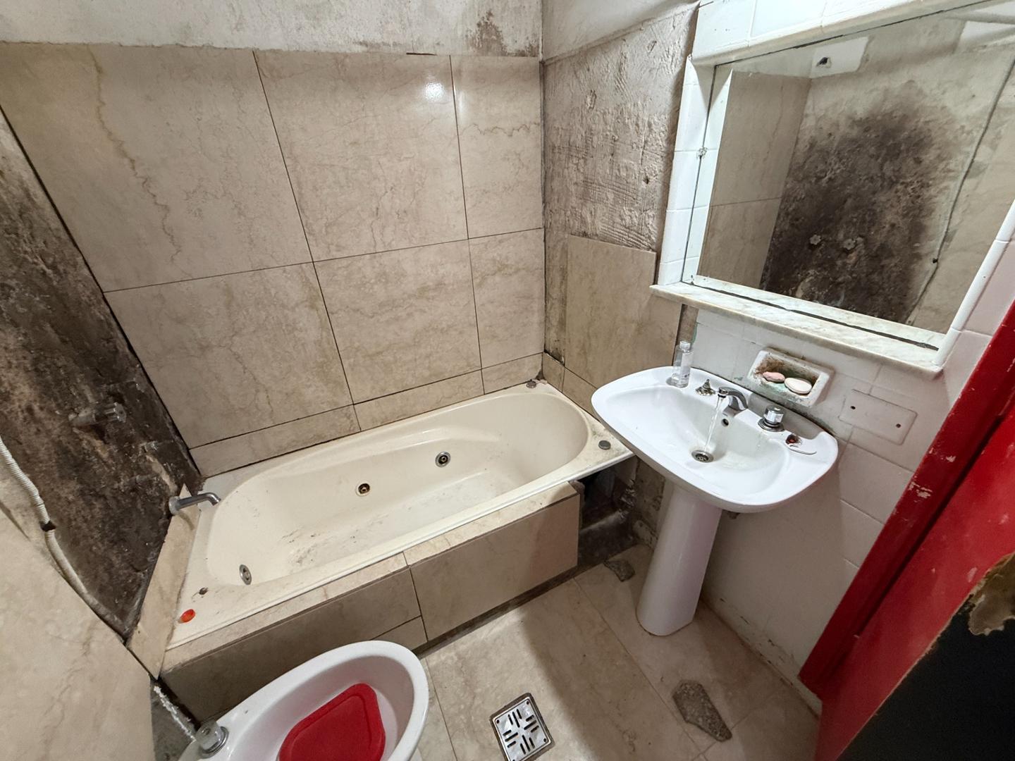 Foto de PH 3 AMBIENTES CON TERRAZA A RECICLAR LINIERS VENTA, imagen 5