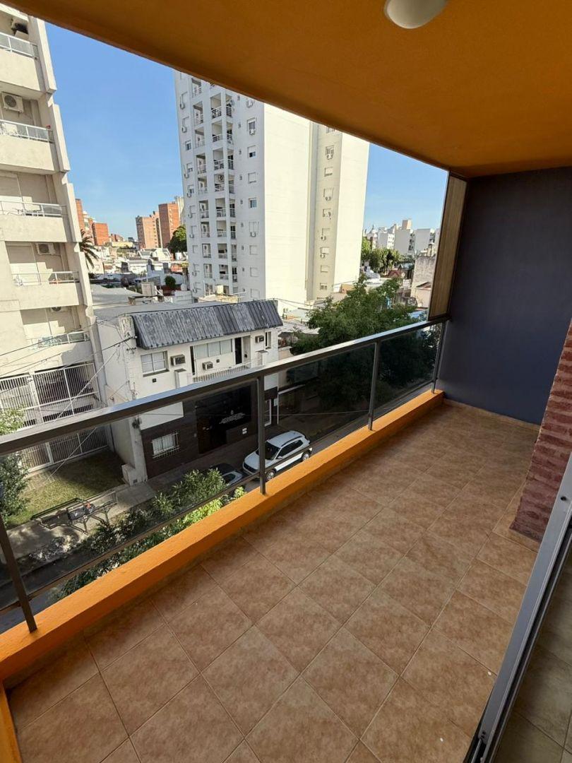 Foto de VENTA DEPARTAMENTO 3 AMBIENTES Y COCHERA 4 DE ENERO 1700, imagen 3