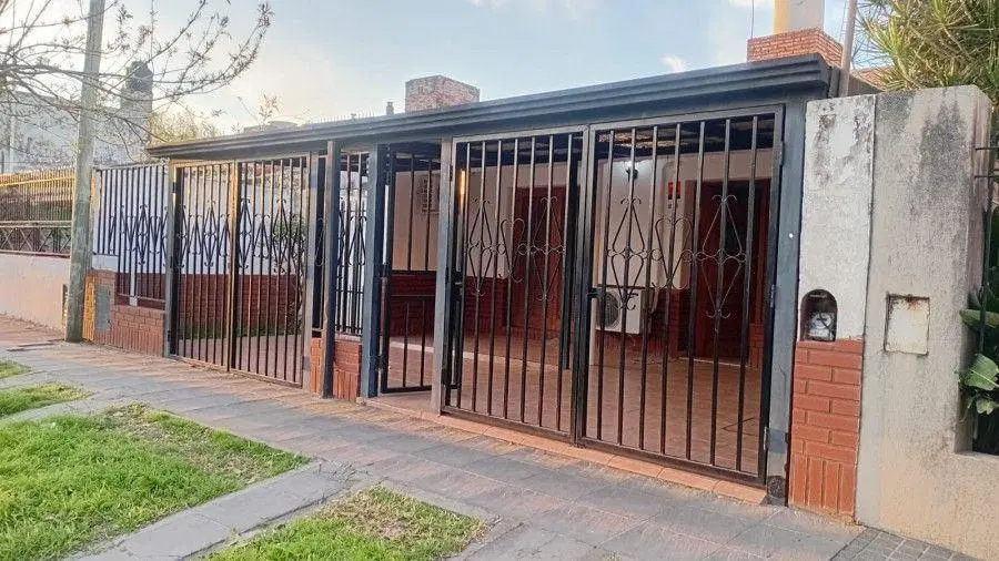 Venta de Casa JAVIER DE LA ROSA 1300 1
