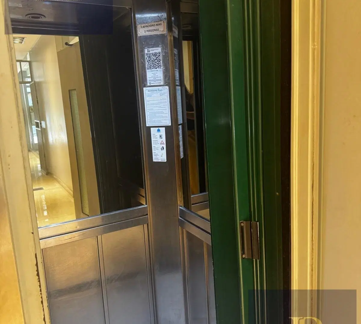 VENTA/ALQUILER Oficina Departamento APTO VIVIENDA APTO PROFESIONAL 5 Ambientes Con palier privado 4