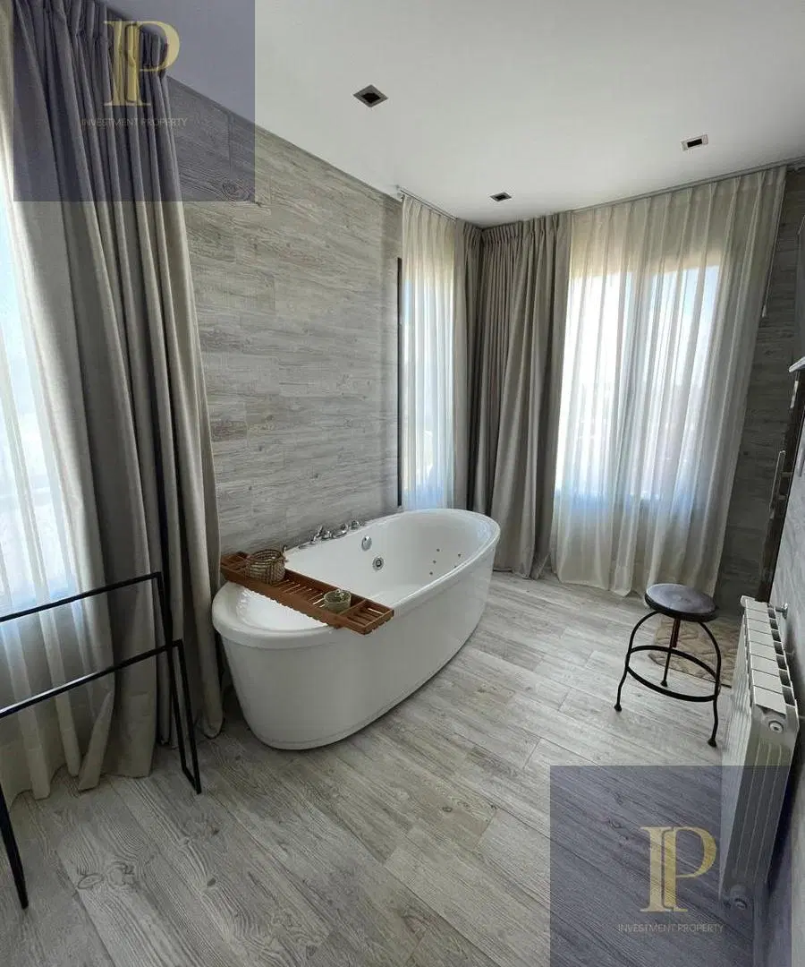 Venta casa de 5 ambientes en Costa Esmeralda 4