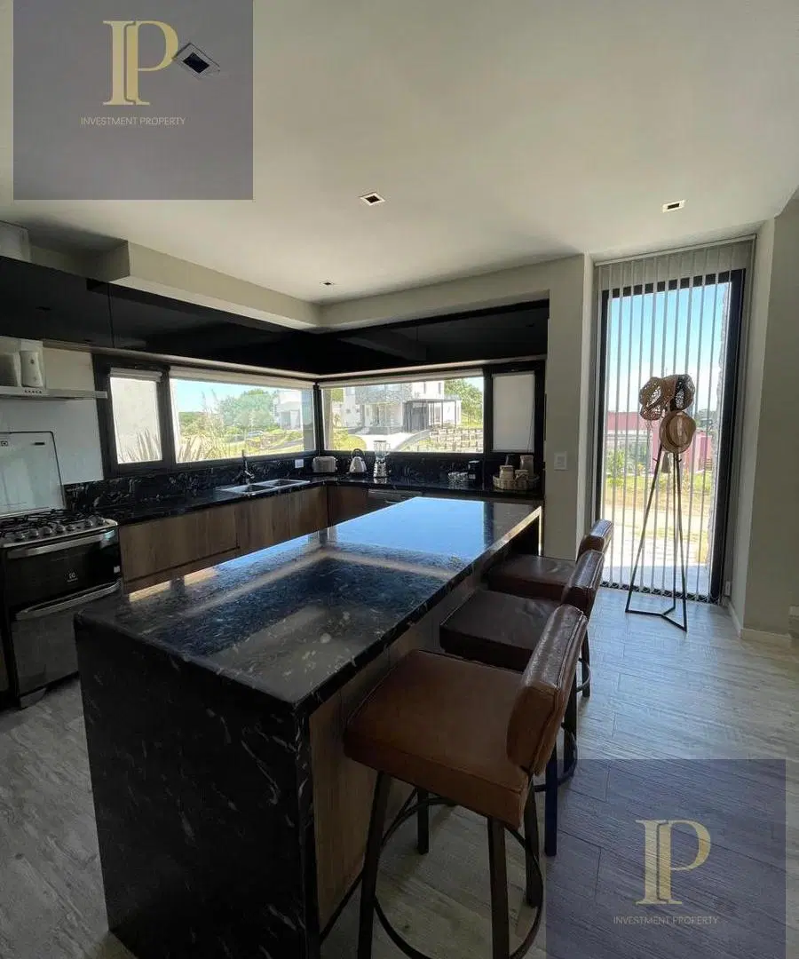 Venta casa de 5 ambientes en Costa Esmeralda 8