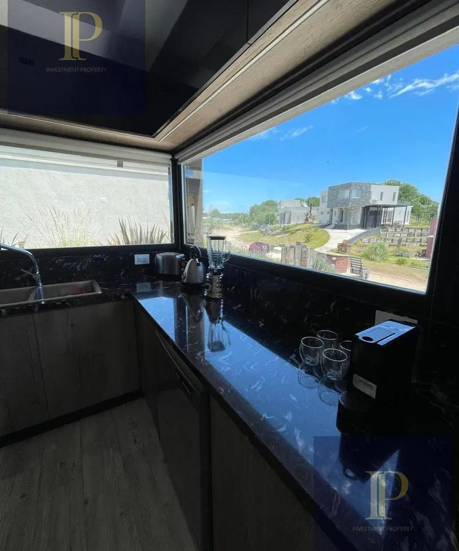 Venta casa de 5 ambientes en Costa Esmeralda 1