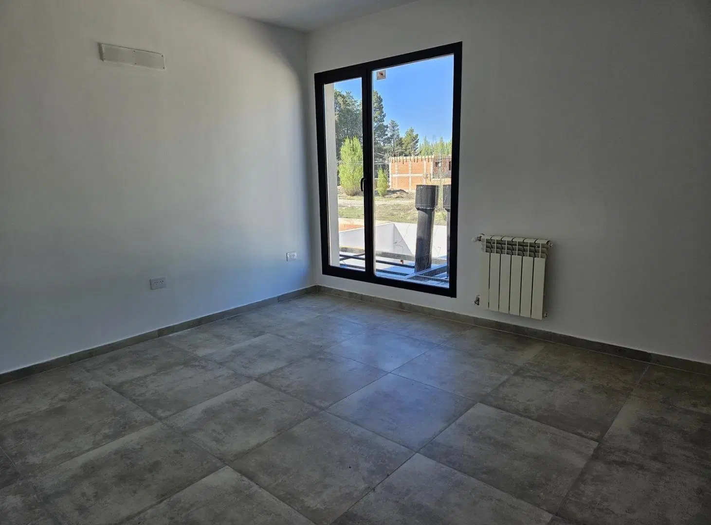 Venta de dúplex tres dormitorios Barrio Confluencia 3