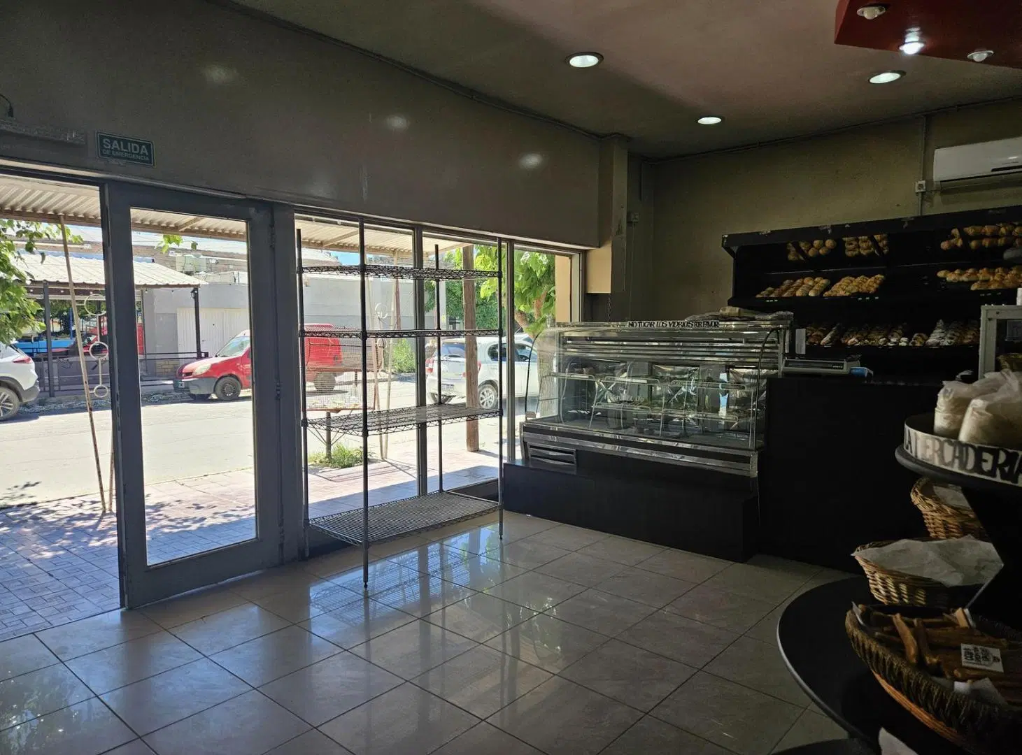 Venta local comercial en pleno centro de Catriel 5