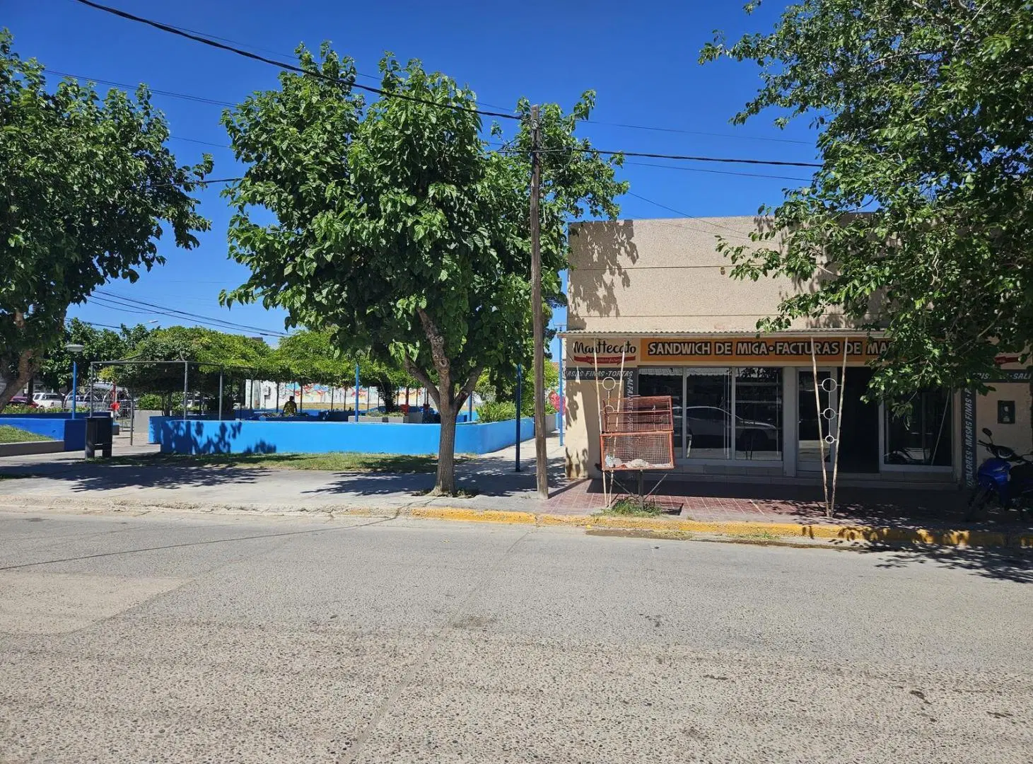 Venta local comercial en pleno centro de Catriel 3