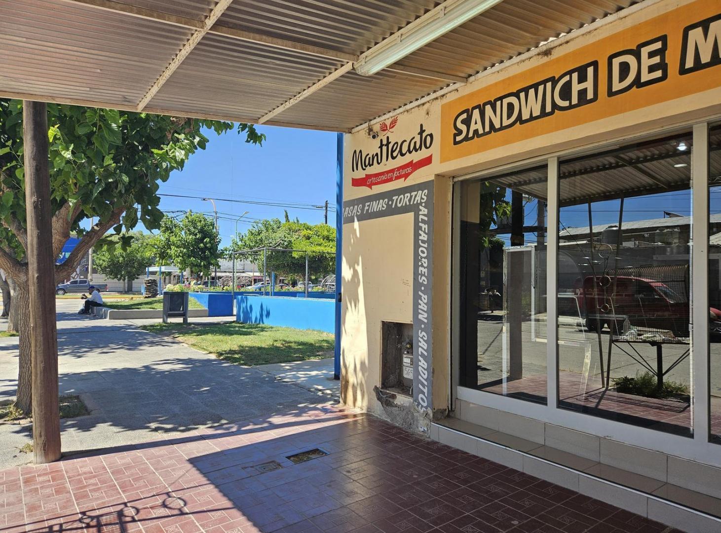 Foto de Venta local comercial en pleno centro de Catriel, imagen 1