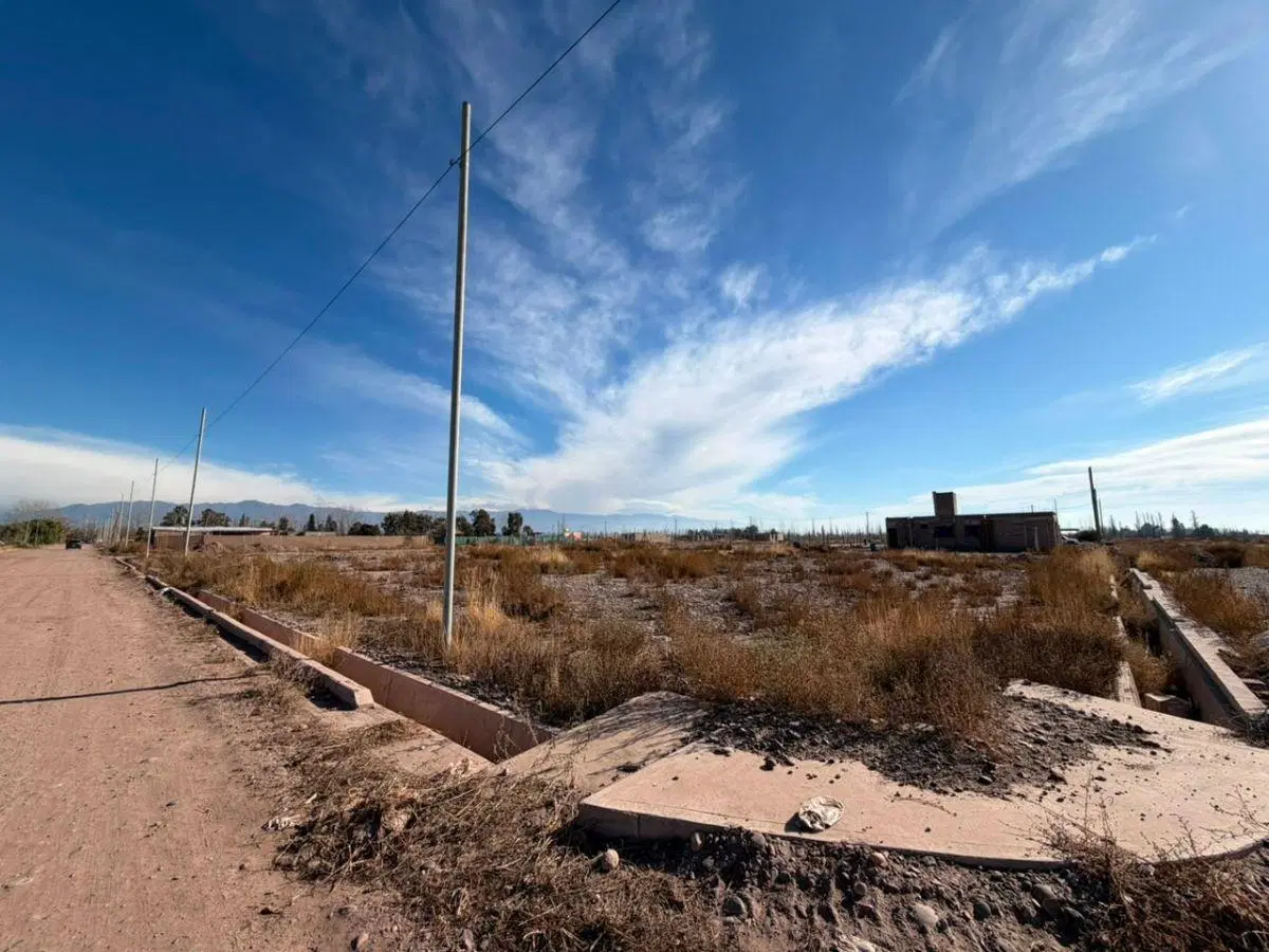 LOTE EN VENTA EN BARRIO JARDIN AMET RUSELL MAIPU 1