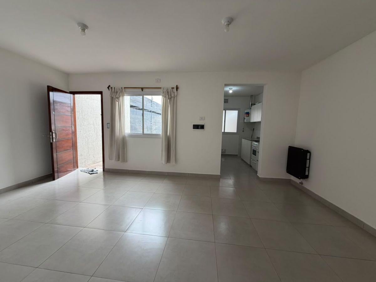 Foto de DEPARTAMENTO TIPO CASA EN ALQUILER EN GUAYMALLEN, imagen 5