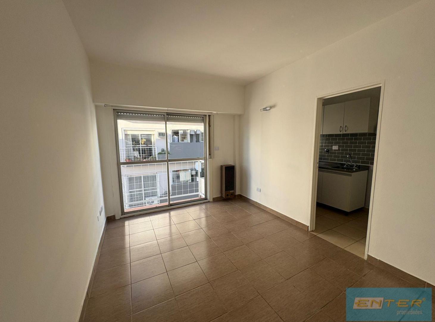 Foto de Departamento de dos ambientes en alquiler en Coghlan, imagen 1