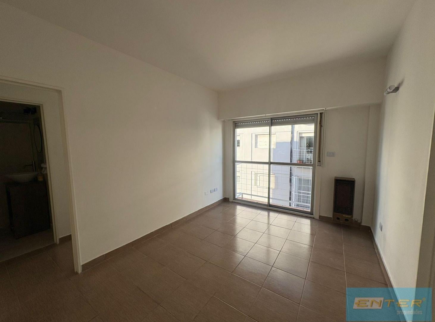 Foto de Departamento de dos ambientes en alquiler en Coghlan, imagen 2