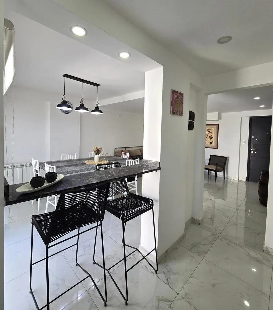 Departamentos de 3 Ambientes - La Perla - Zona Plaza España 1