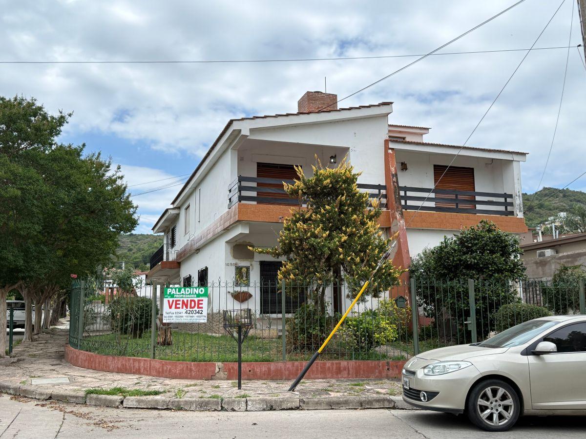 Chalet de 2 dormitorios + 4 departamentos en La Cuesta