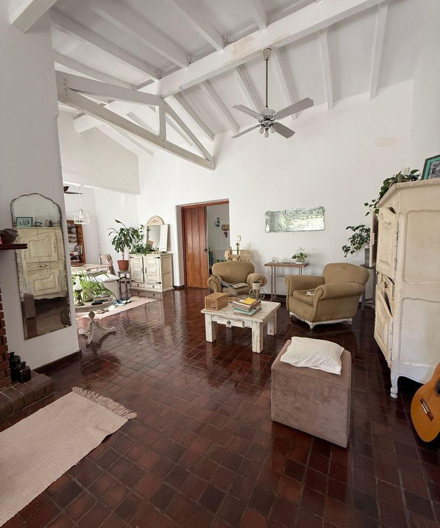 2 casas en venta + departamento independiente con salida al río