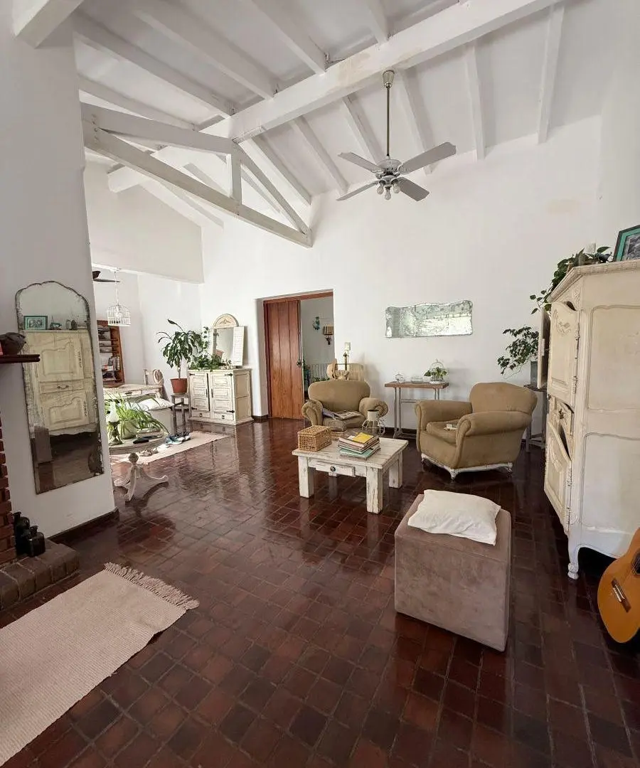 2 casas en venta + departamento independiente con salida al río 2