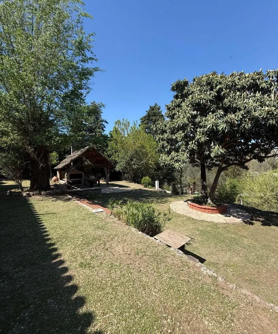 2 casas en venta + departamento independiente con salida al río 5