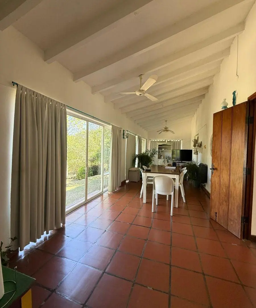 2 casas en venta + departamento independiente con salida al río 4
