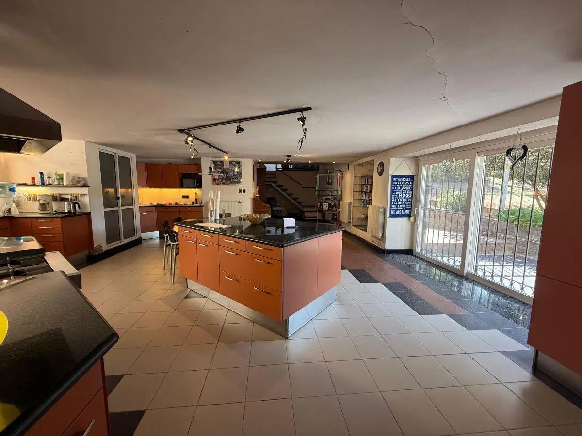 Casa en venta en Costa Azul de categoría con pileta de natación y sauna 4
