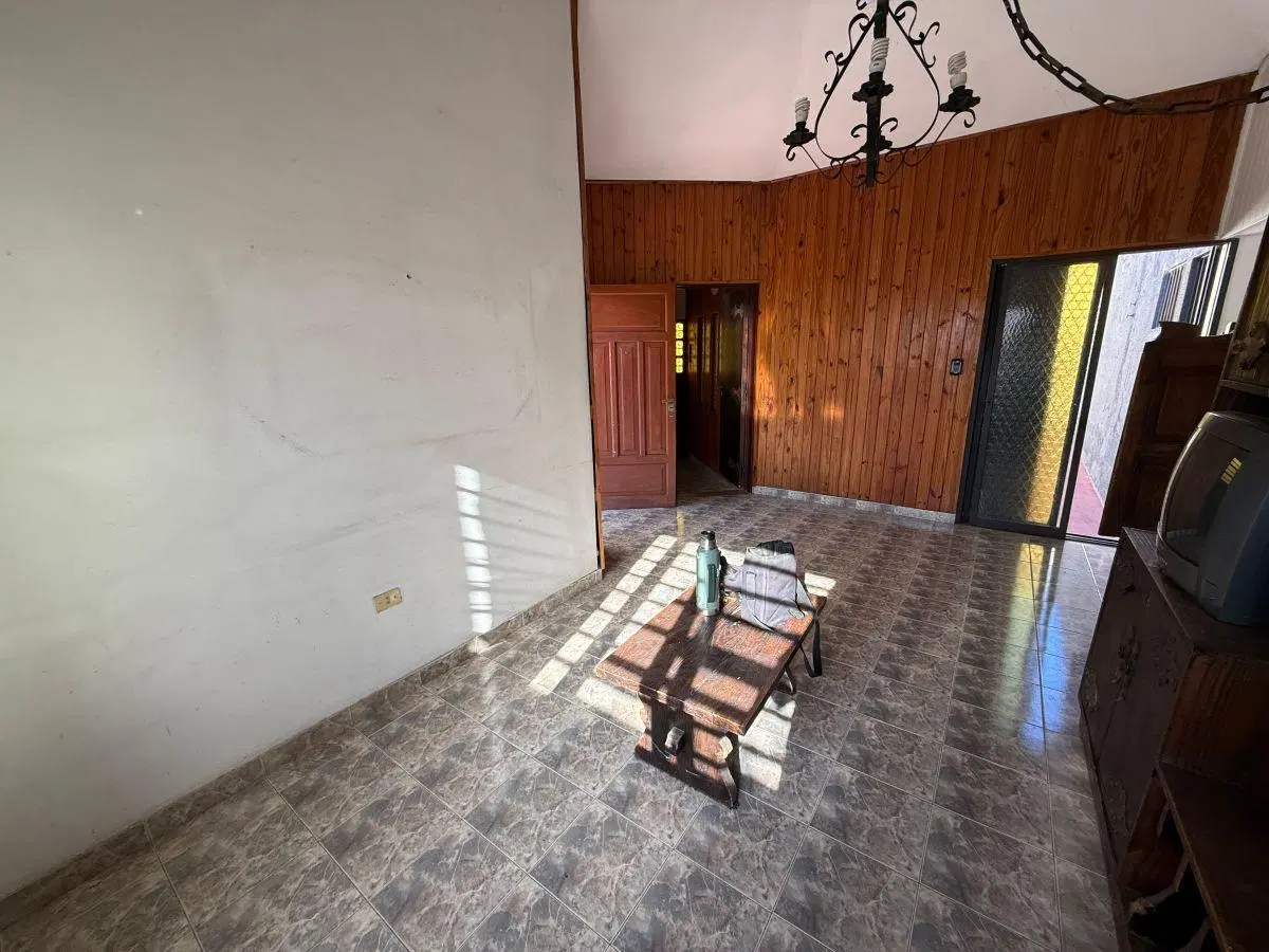 Casa de 4 dormitorios + depto de 2 dormitorios en venta en Villa Suiza 3