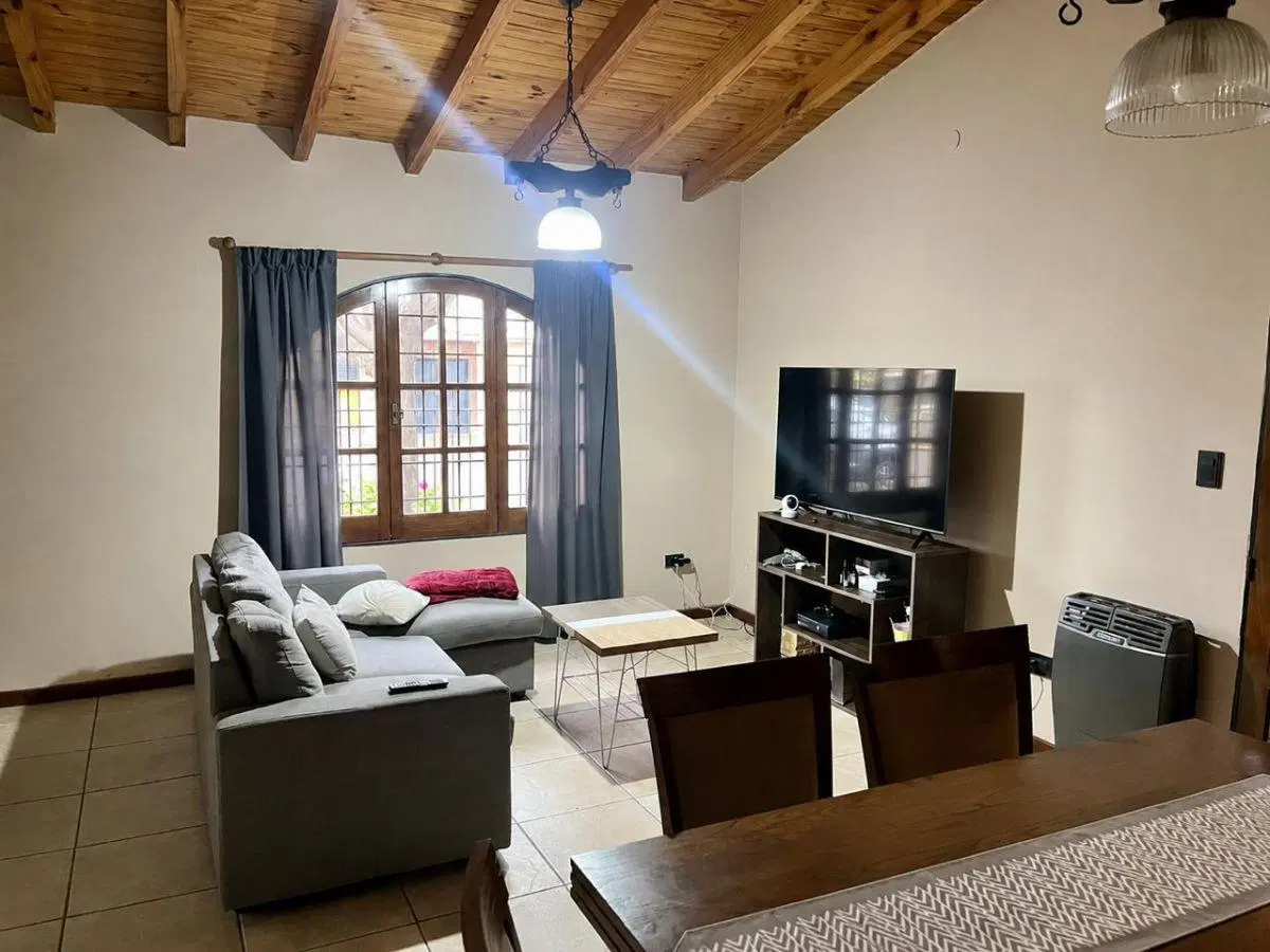 CASA EN VENTA EN EL BARRIO SANTA LUCIA, LUJAN DE CUYO 2