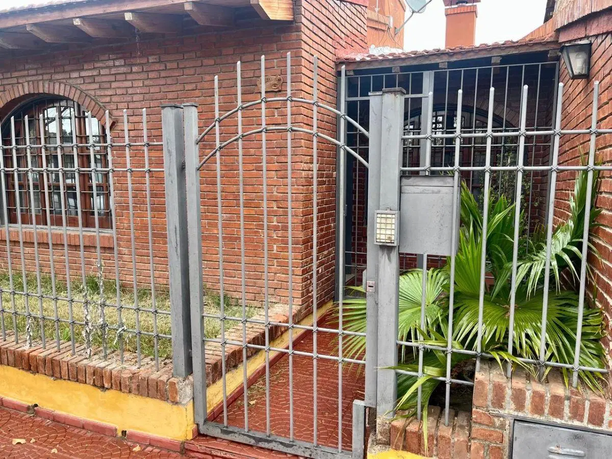 CASA EN VENTA EN EL BARRIO SANTA LUCIA, LUJAN DE CUYO 3
